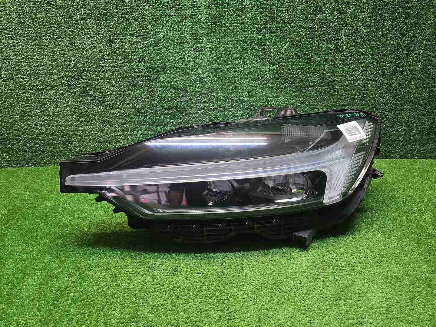 Фара левая Volvo XC60 2 (2017-2021) LED