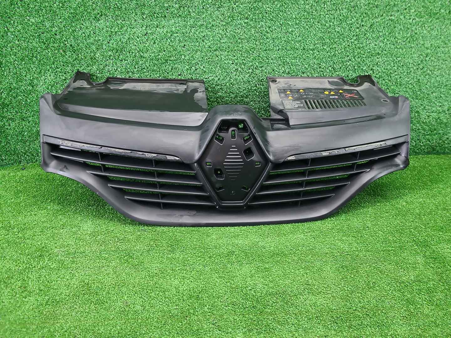 Решетка радиатора Renault Logan 2 (2014-2018)