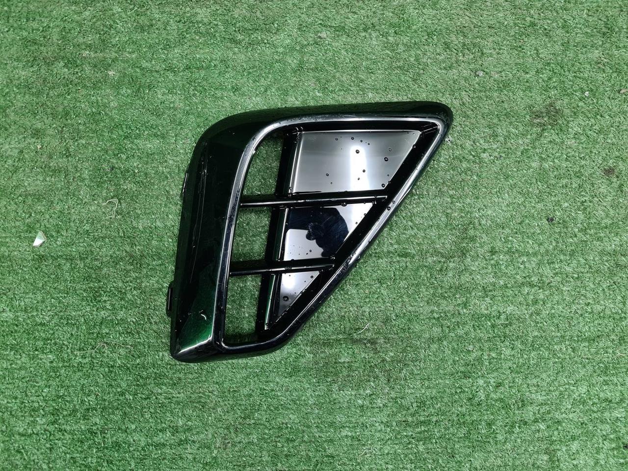 Накладка переднего бампера RH VW Teramont (21-нв)