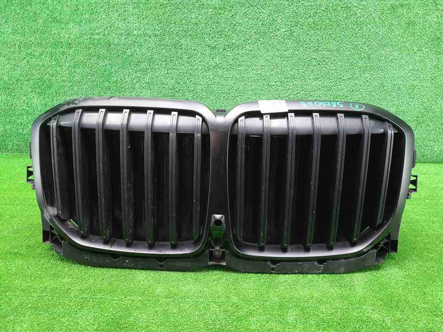 Решетка радиатора BMW X7 G07 (2022-н.в.)