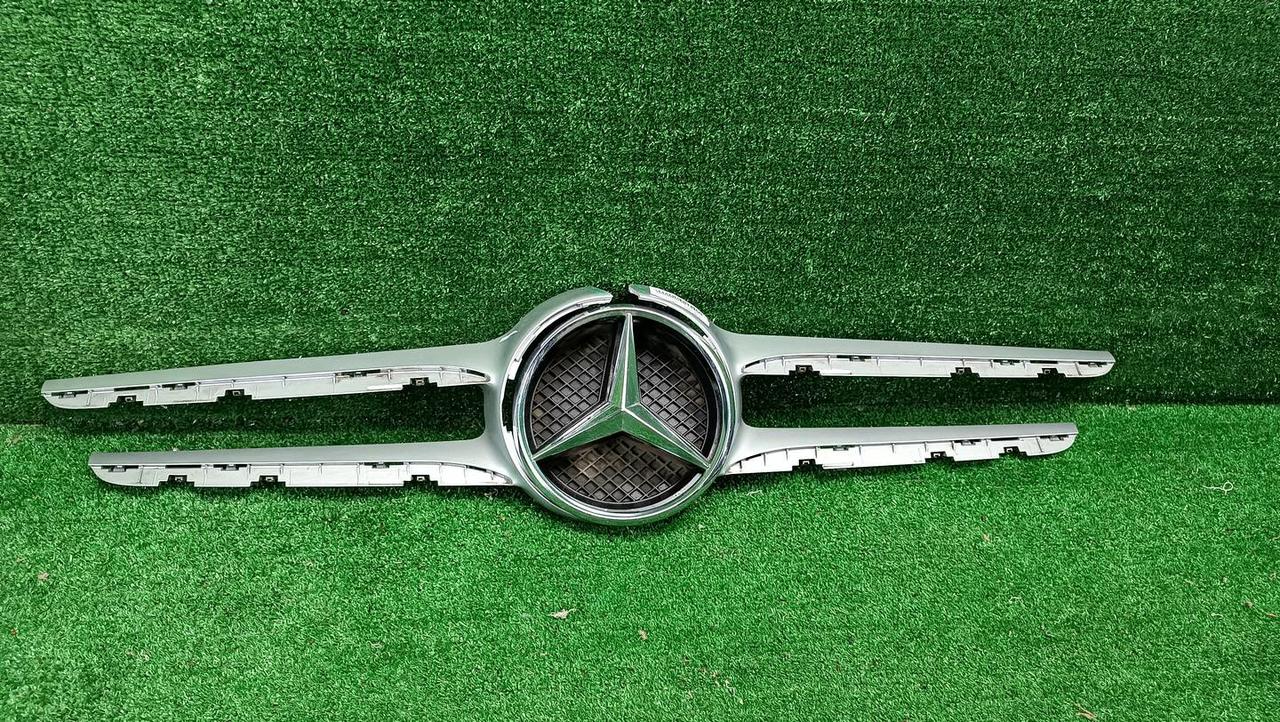 Накладка решетки радиатора Mercedes C W205 (2014-2018) AMG