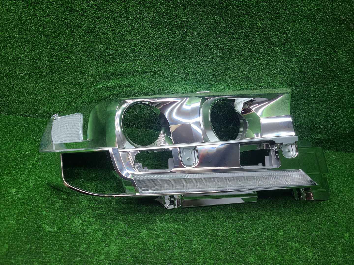 Маска фары правой Land Cruiser 200 (2015-2021)