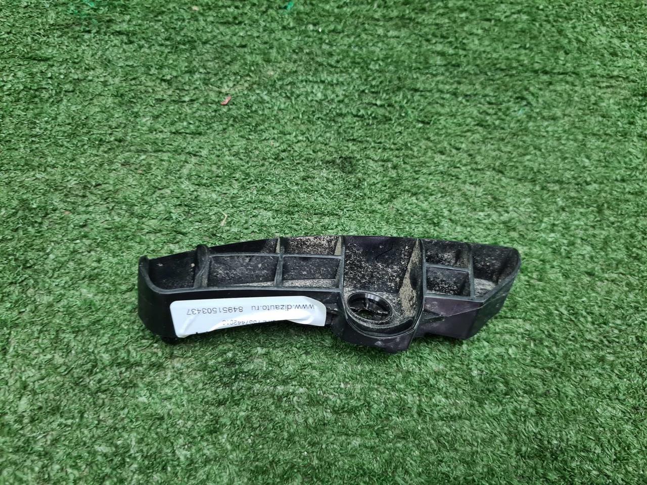 Кронштейн заднего бампера Toyota RAV4 4 CA40 15-19