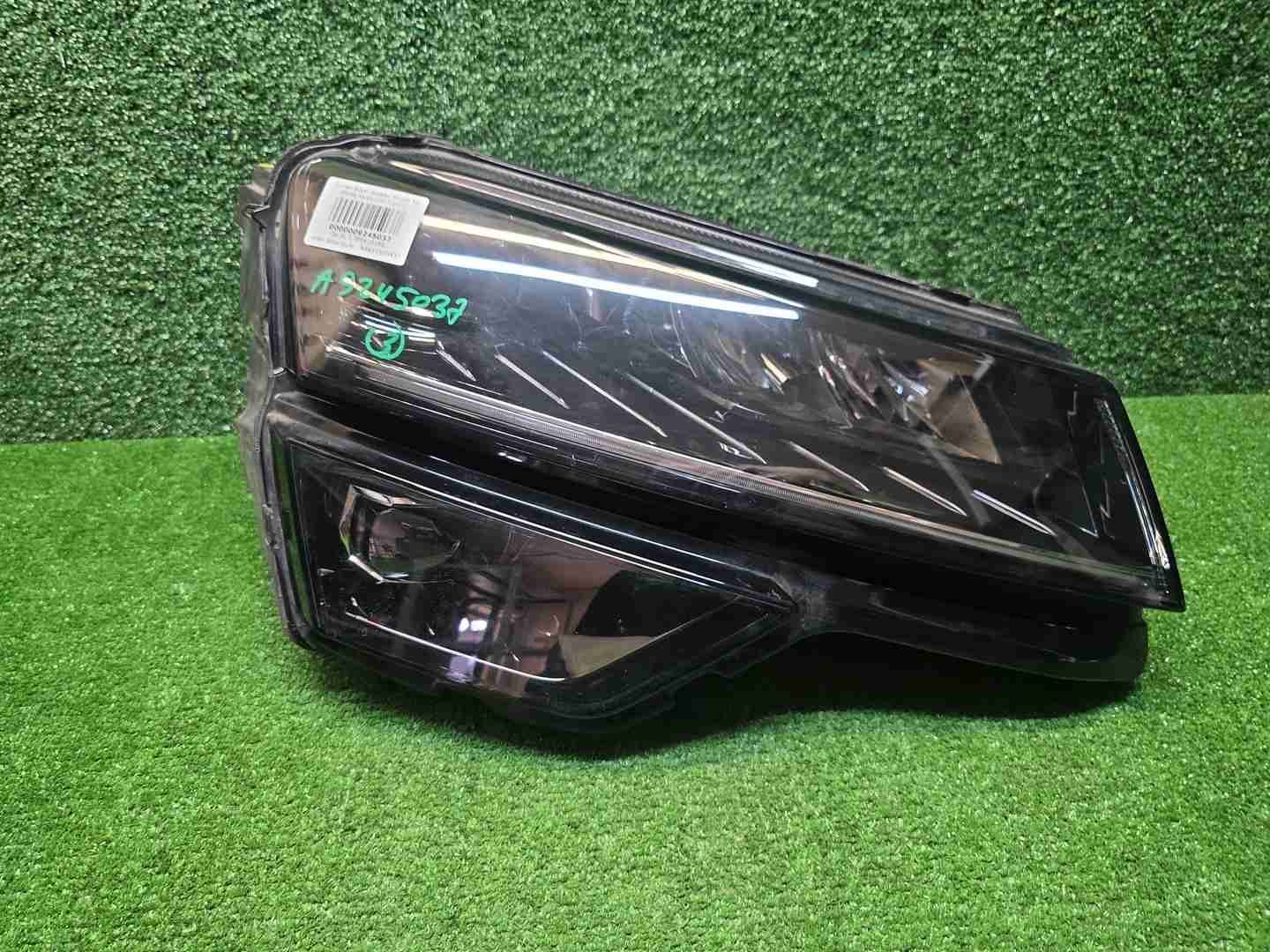 Фара правая Skoda Karoq (2017-2021) LED
