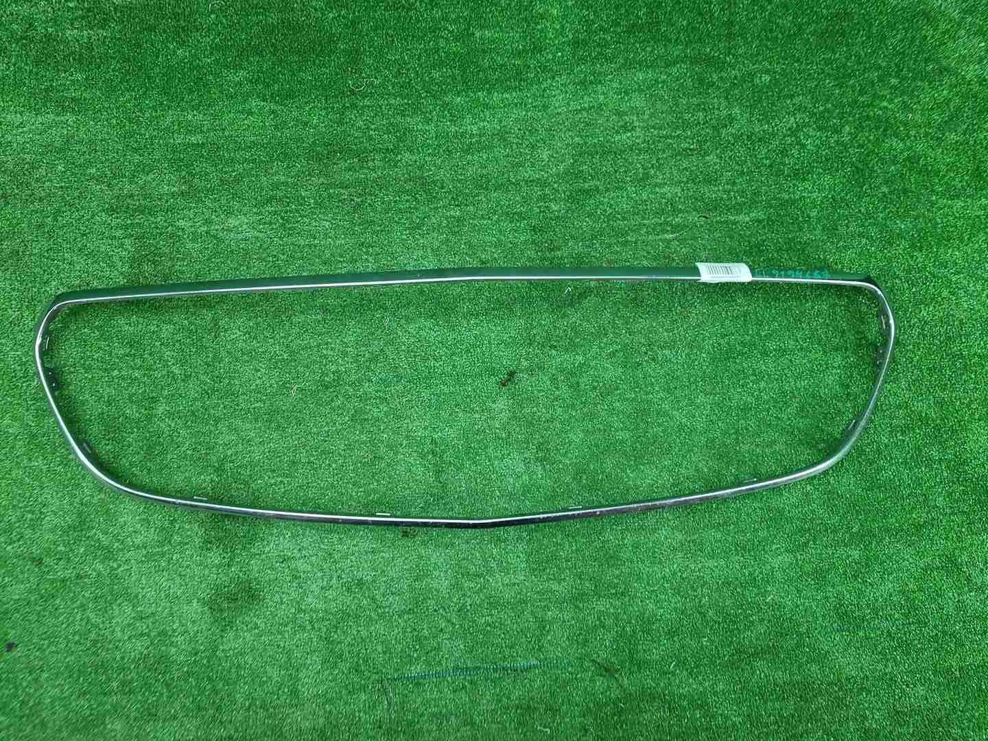 Молдинг решетки радиатора Mercedes E W213 (16-21)