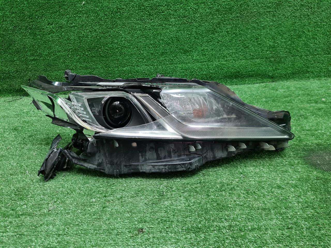 Битая Фара правая Toyota Camry xv70 (17-нв) LED