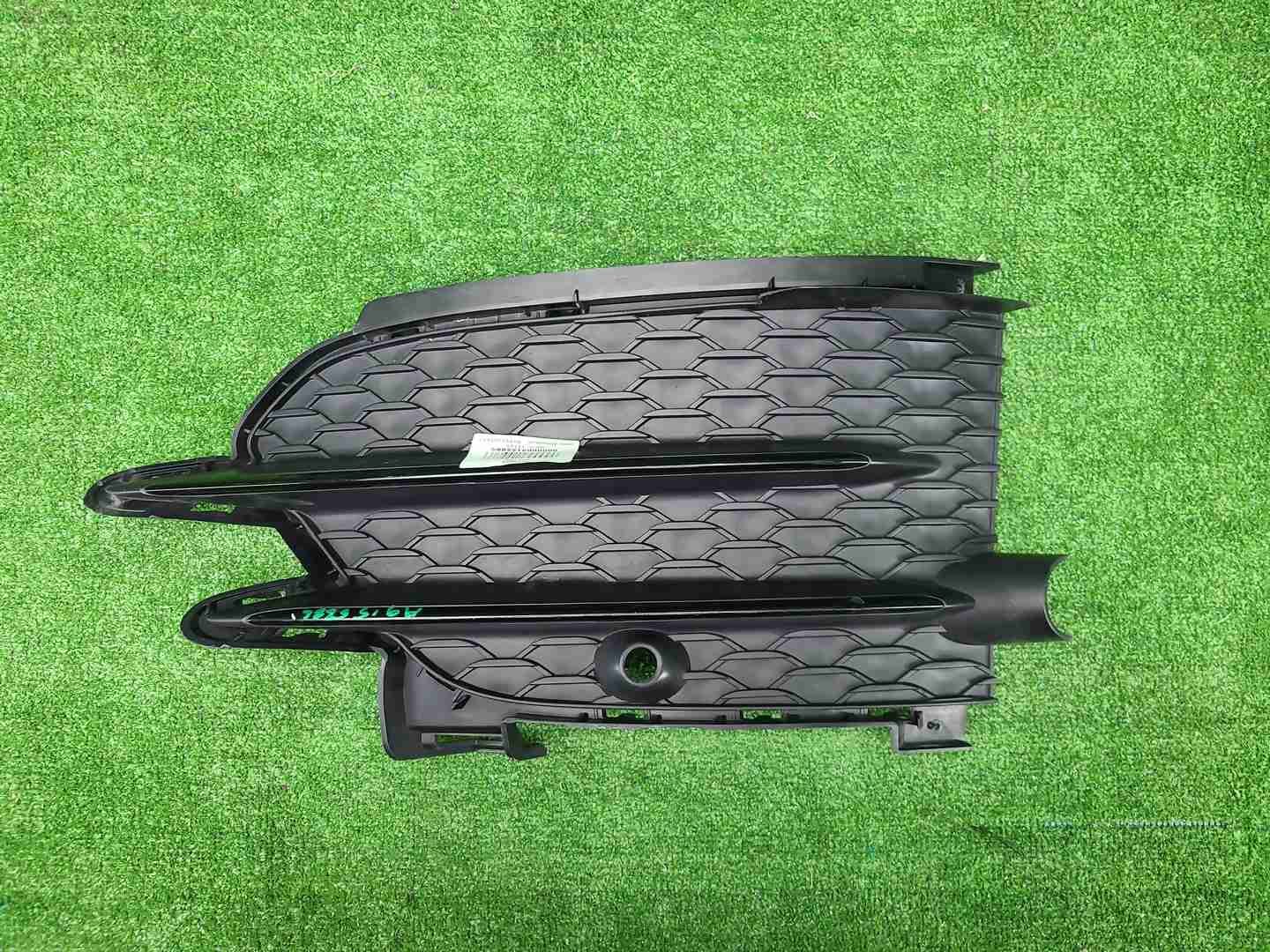Решетка бампера левая Mercedes GLS x167 19-23 AMG