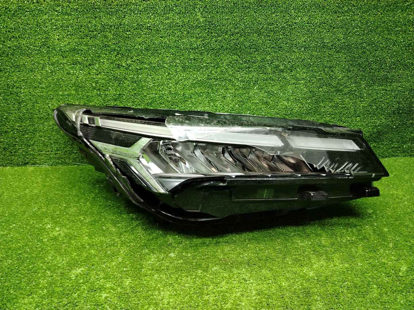 Битая Фара правая Geely Coolray (2023-н.в.) LED