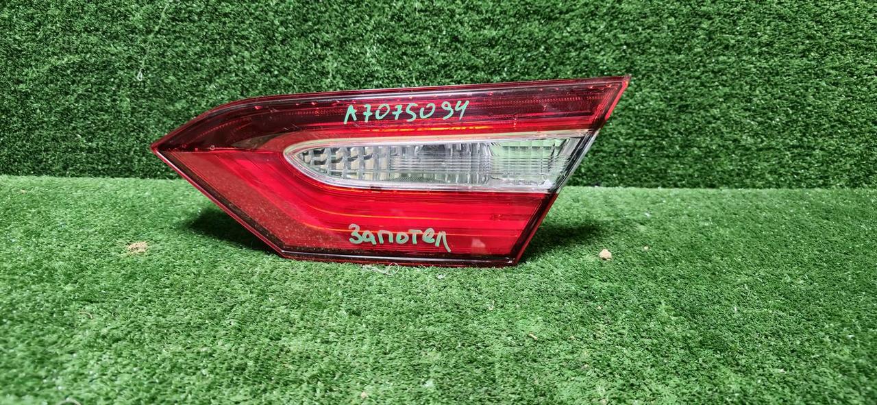 Фонарь правый внут Toyota Camry xv70 17-нв галоген