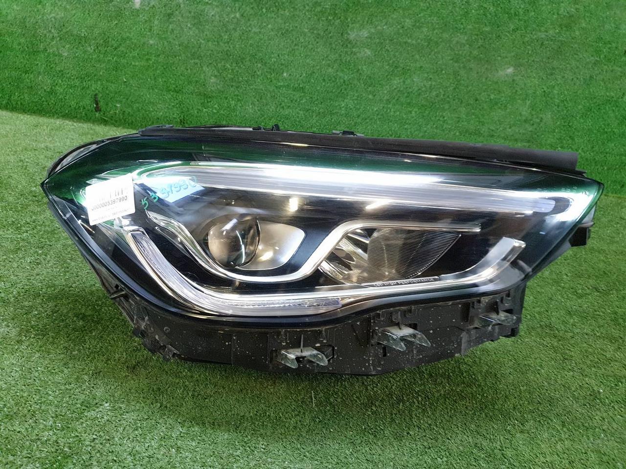 Фара правая Mercedes GLA H247 (2020-2023) LED