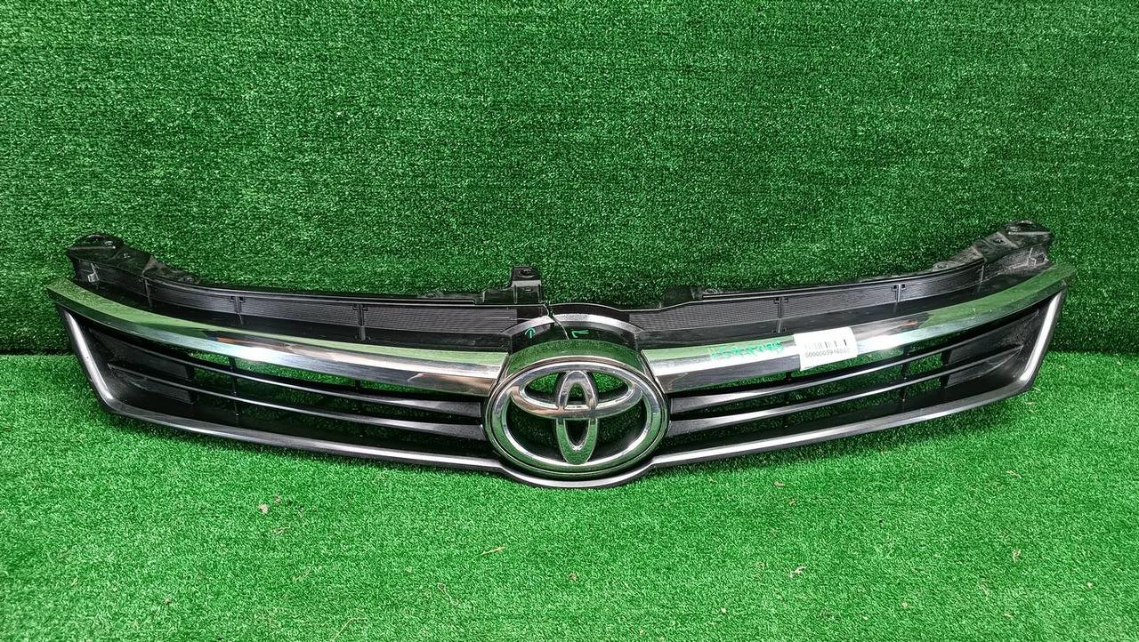 Решетка радиатора Toyota Camry xv50 (2014-2017)