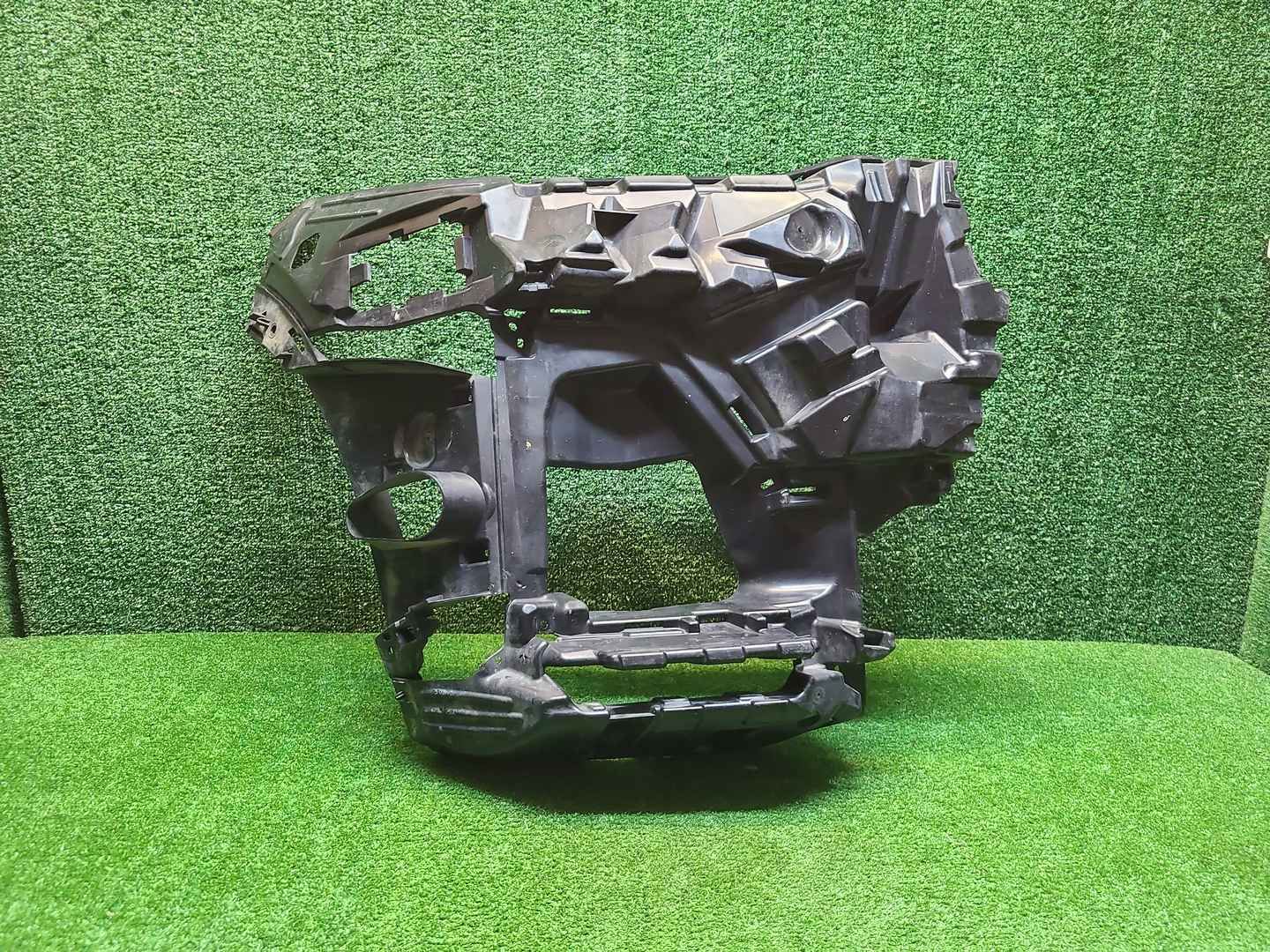 Кронштейн бампера правый BMW X7 G07 (19-22)