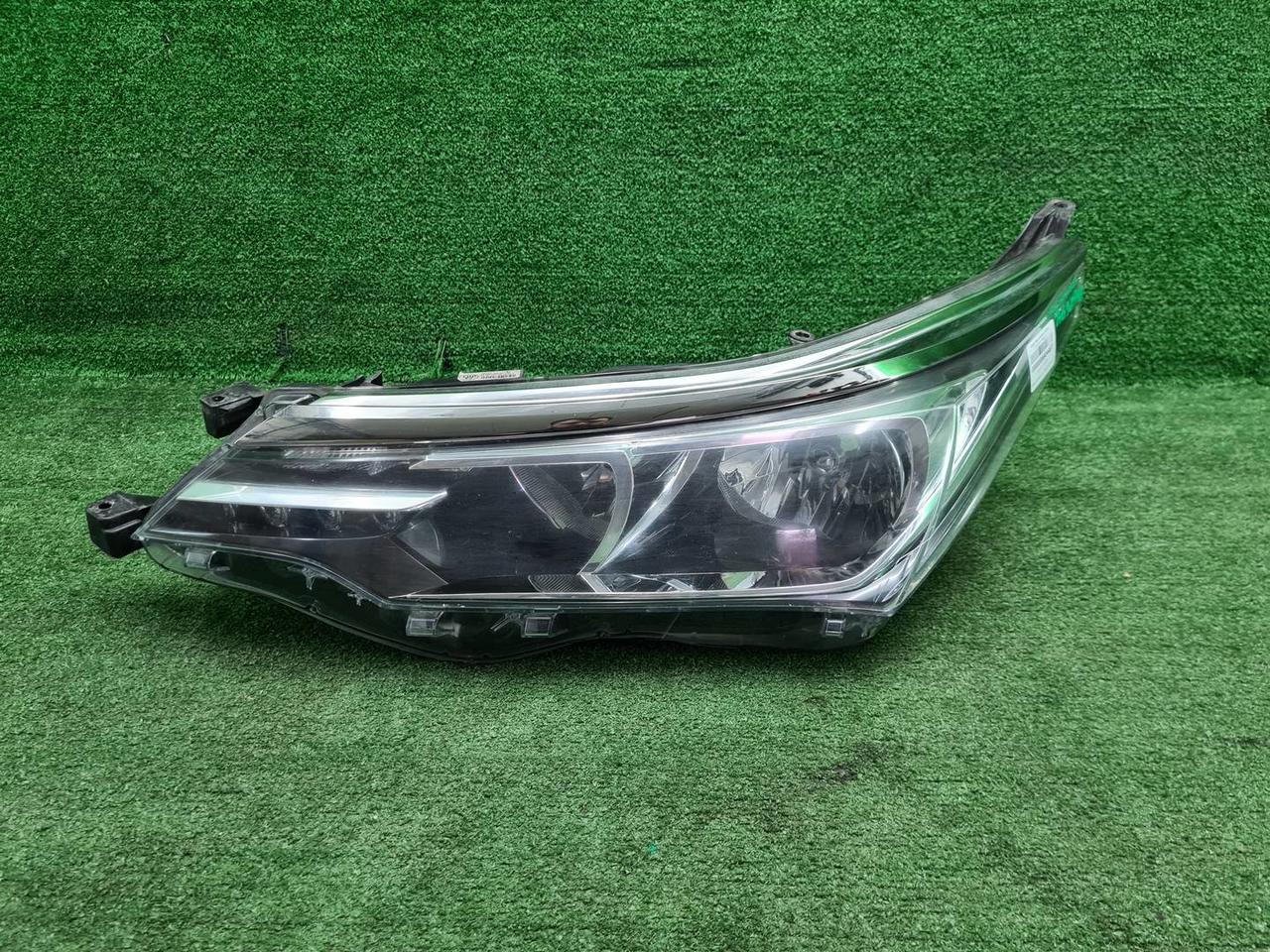 Фара левая Toyota Corolla E160 (2015-2019) галоген
