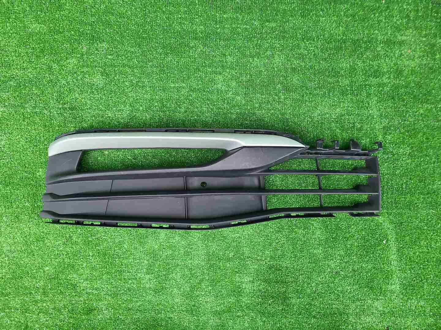 Накладка ПТФ правая BMW 5er G30 (2017-2020)