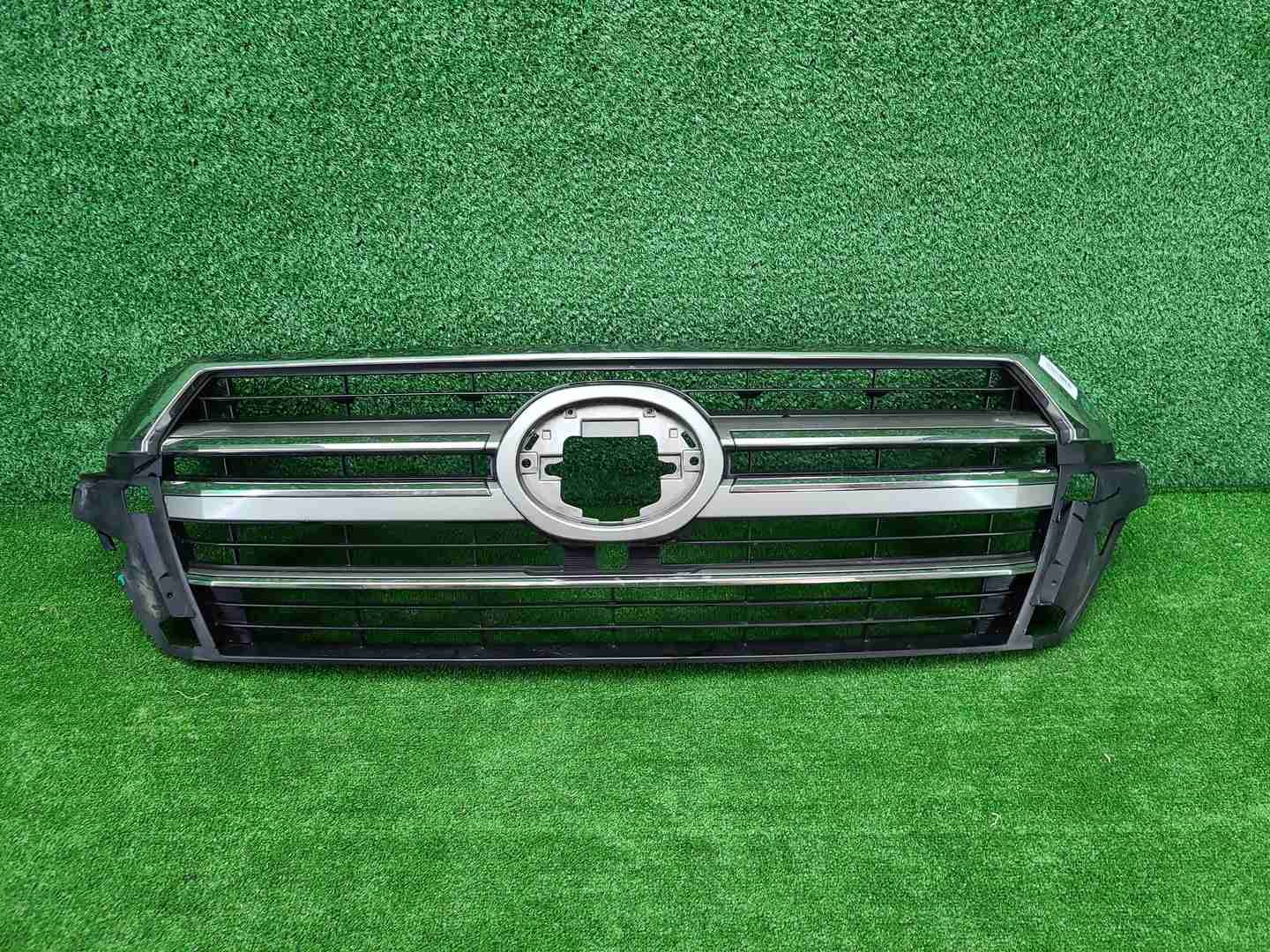 Решетка радиатора Toyota Land Cruiser (2015-2021)