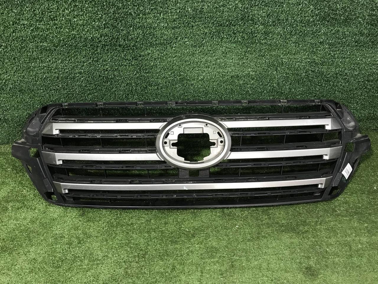Решетка радиатора Toyota Land Cruiser 200 (2015-2021)