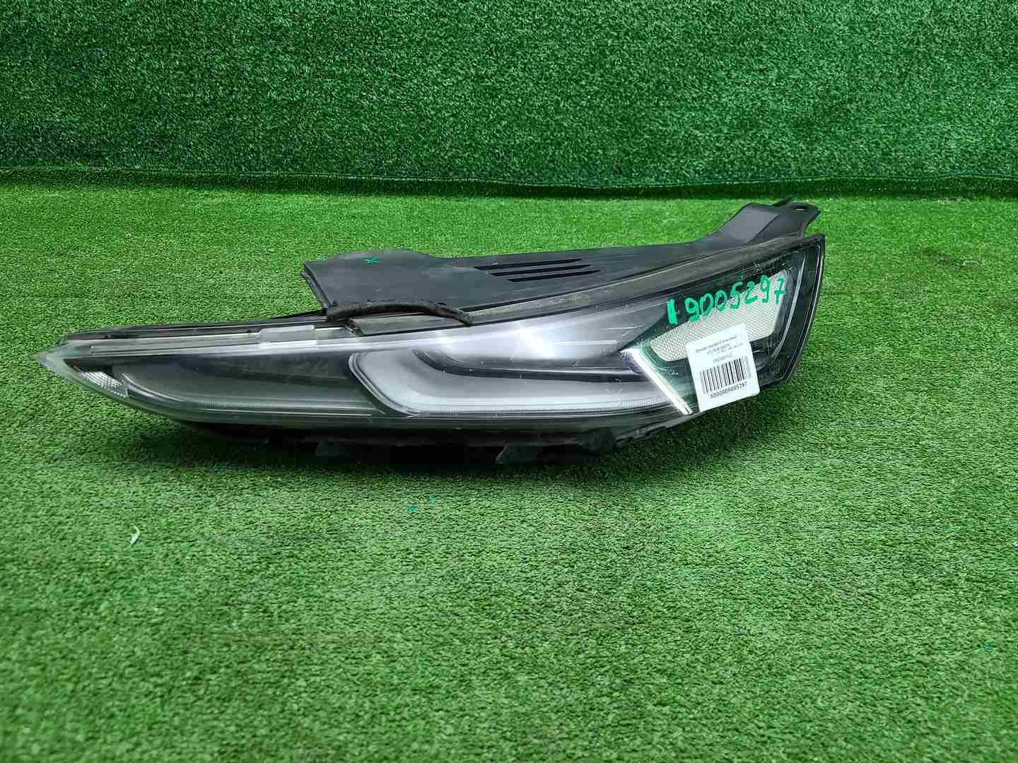 Фара габаритная левая Hyundai Santa Fe 4 TM 18-21