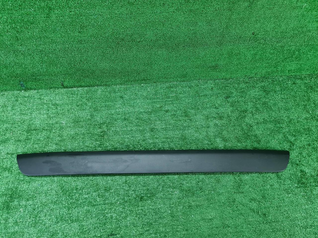 Накладка крышки багажника Toyota RAV4 5 XA50 18-нв