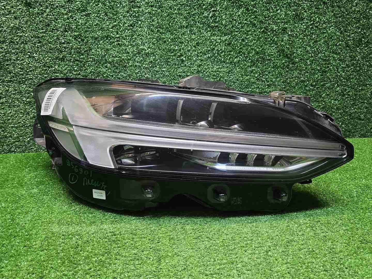 Фара правая Volvo V90 2 (2016-2020) Full LED