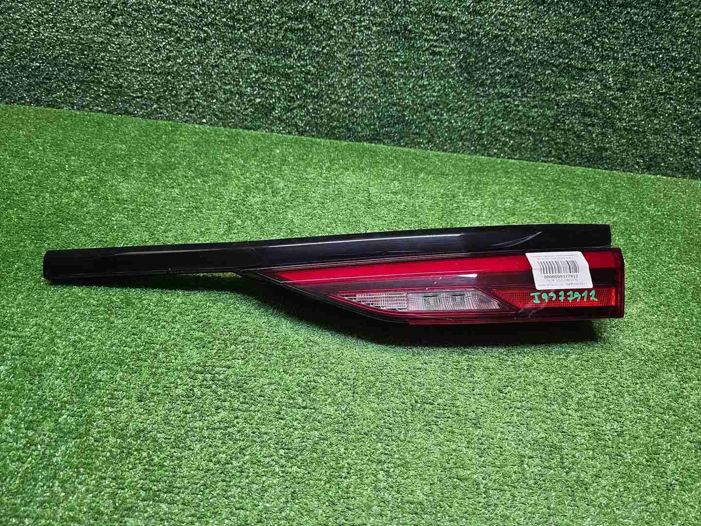 Фонарь правый внутренний BMW 2er F44 (2019-2024)
