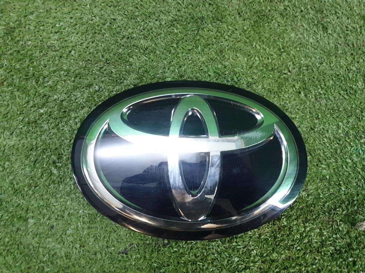 Эмблема решетки радиатора Toyota Camry xv70 (2020-н.в.)