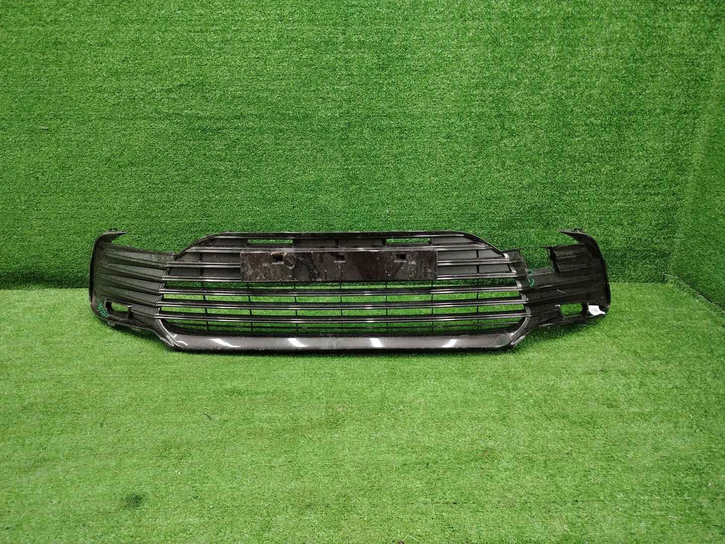 Решетка переднего бампера Toyota Camry xv70 20-24