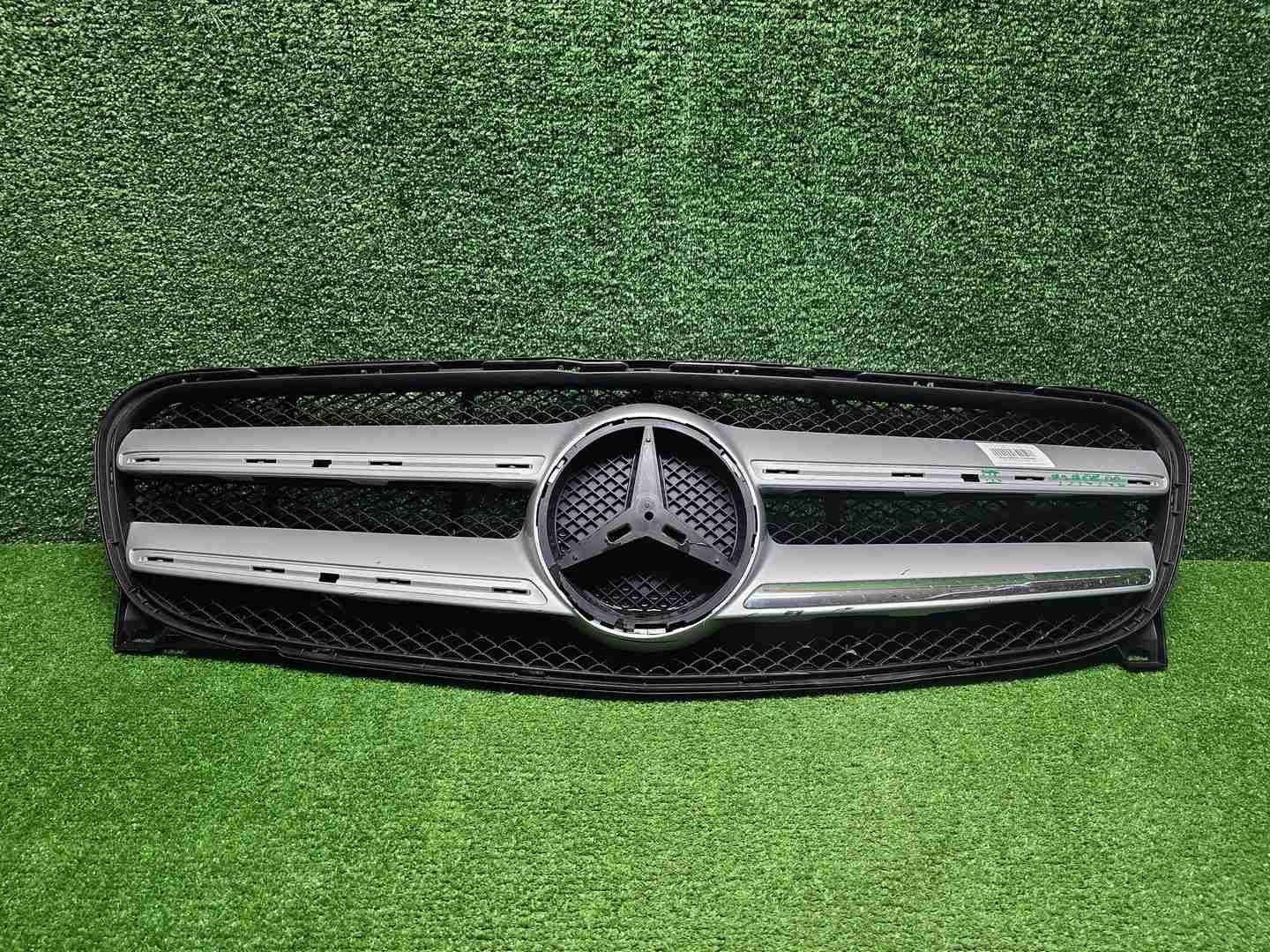Решетка радиатора Mercedes GLA x156 (13-17)
