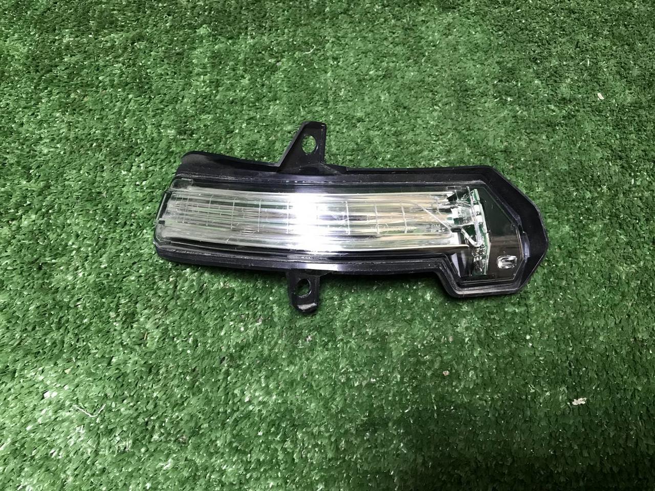 Указатель поворота правый Cadillac XT5 (2016-н.в.)