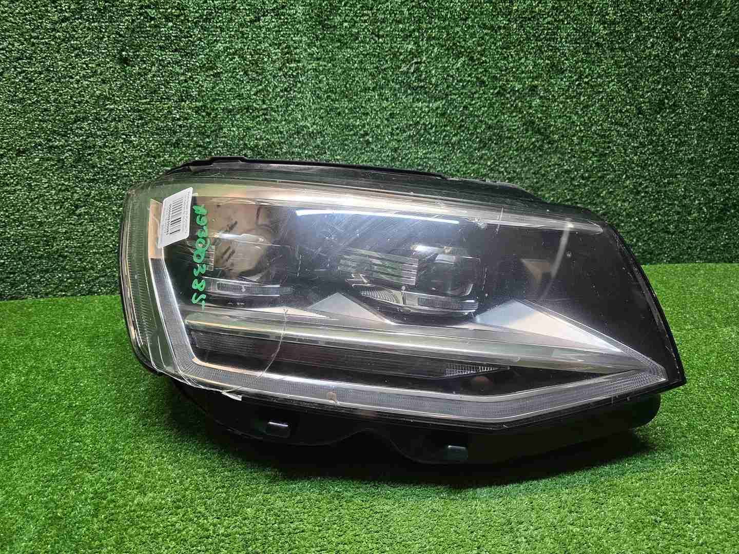 Фара правая VW Multivan T6 (2015-2020) LED