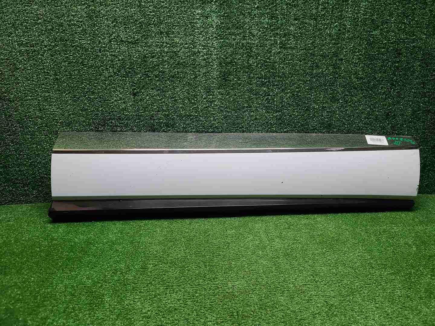 Накладка двери передняя правая Genesis GV80 20-нв