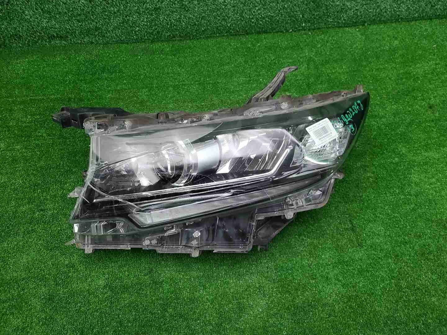 Битая Фара левая Toyota LC Prado 150 (17-24) LED