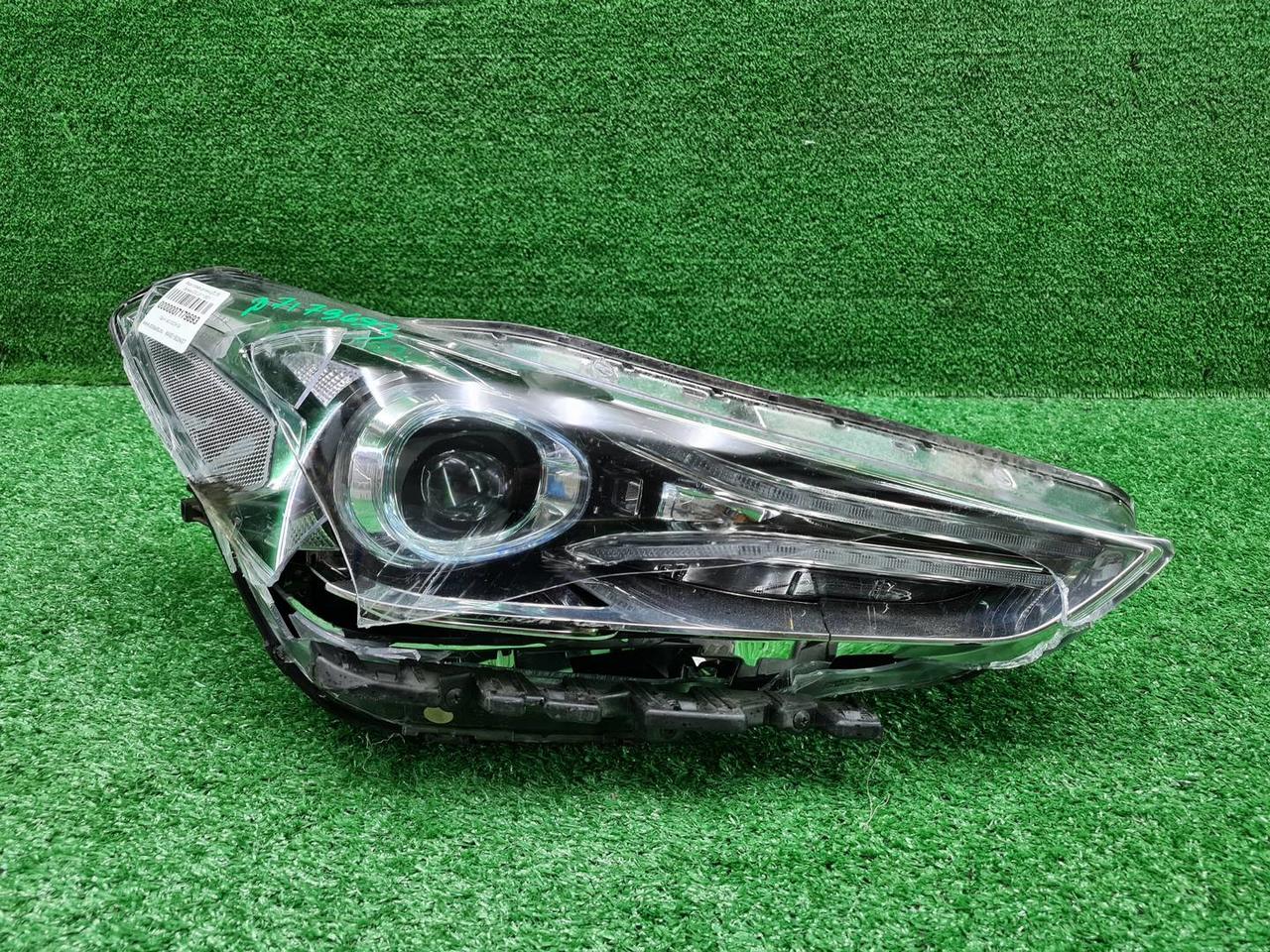 Битая Фара правая Genesis G70 (2017-2021) LED