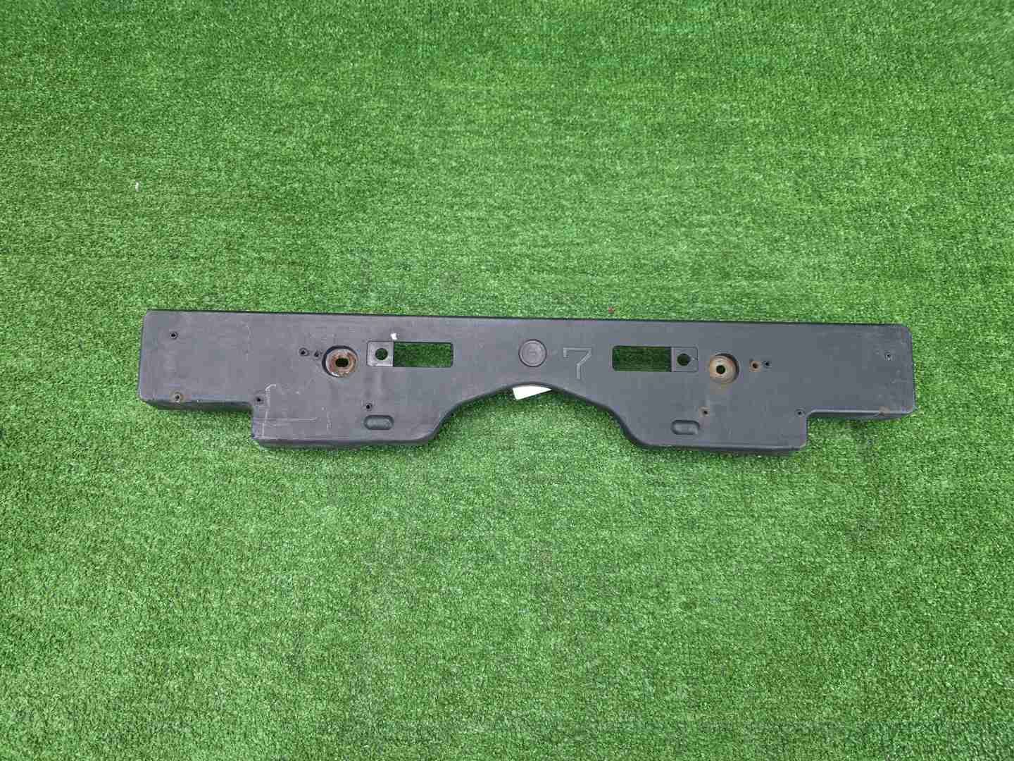 Площадка гос.номера Toyota Land Cruiser 200 12-15