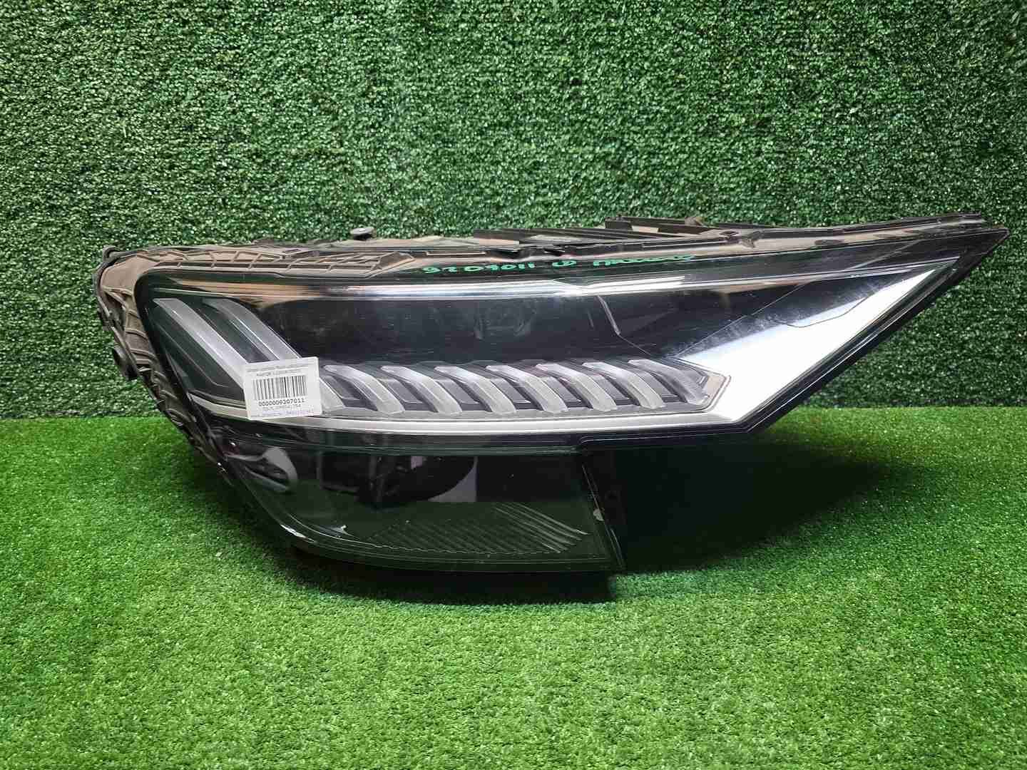 Фара правая Audi Q8 (2018-2023) LED
