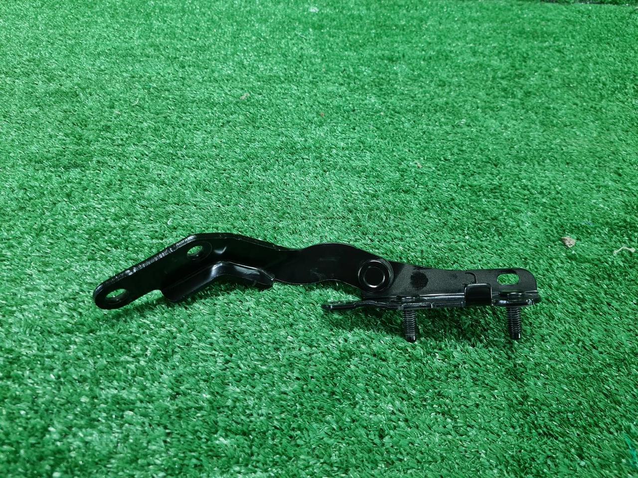 Петля крышки багажника правая Nissan X-Trail T32 (2013-2022)