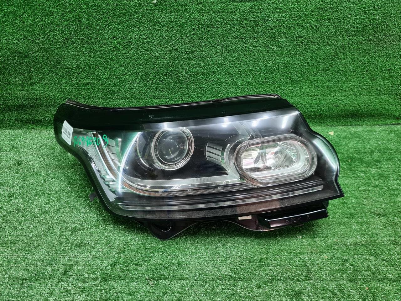 Битая Фара правая Range Rover Vogue 4 12-17 ксенон