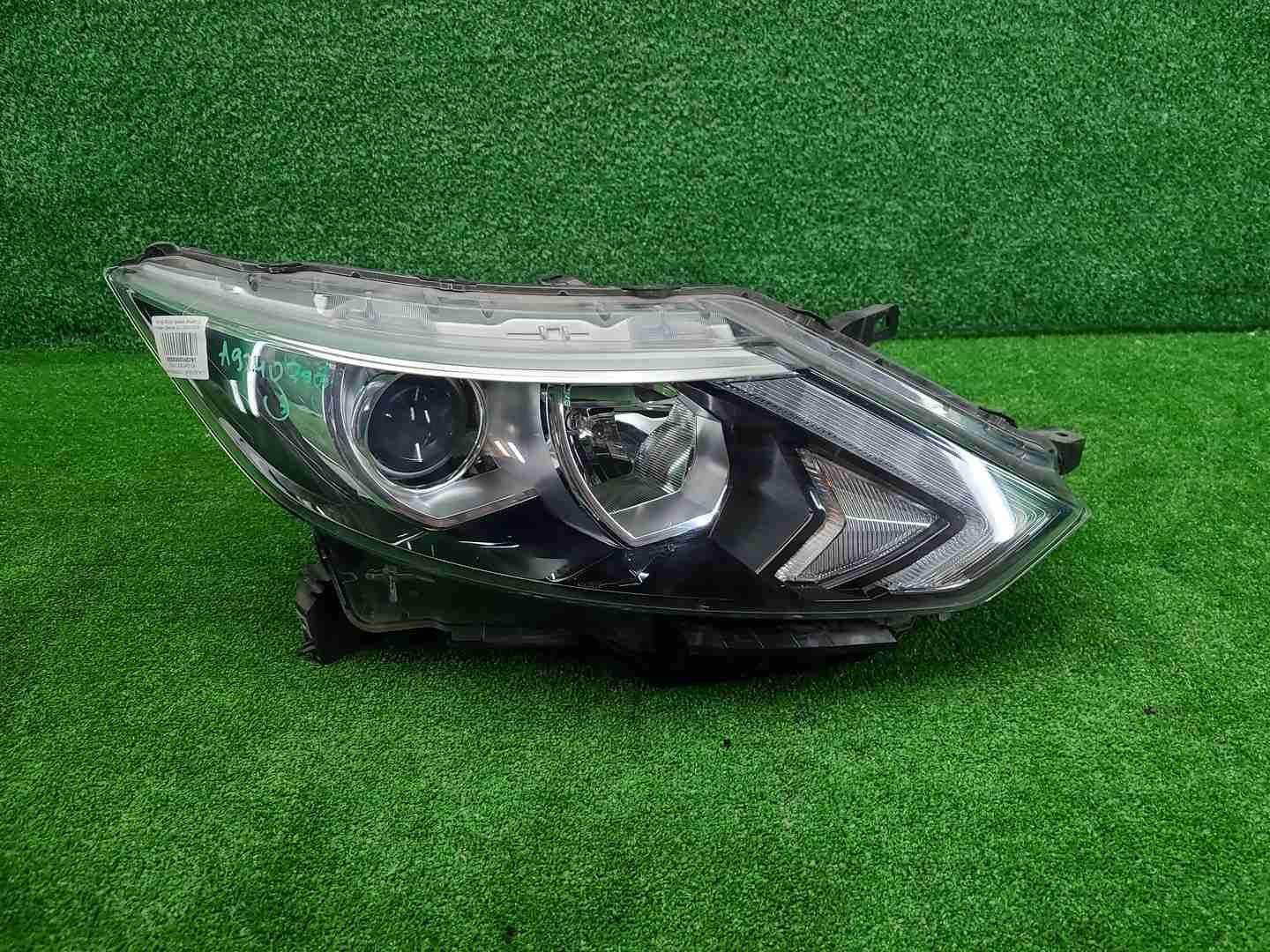 Фара правая Nissan Qashqai J11 (2013-2019) галоген
