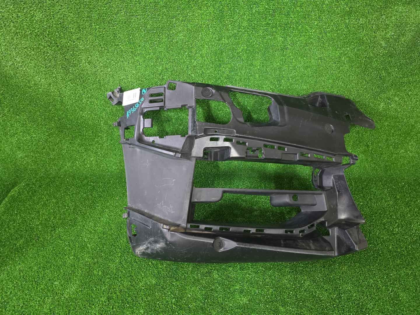 Кронштейн ПТФ правый BMW 5er G30 (17-20) M-paket