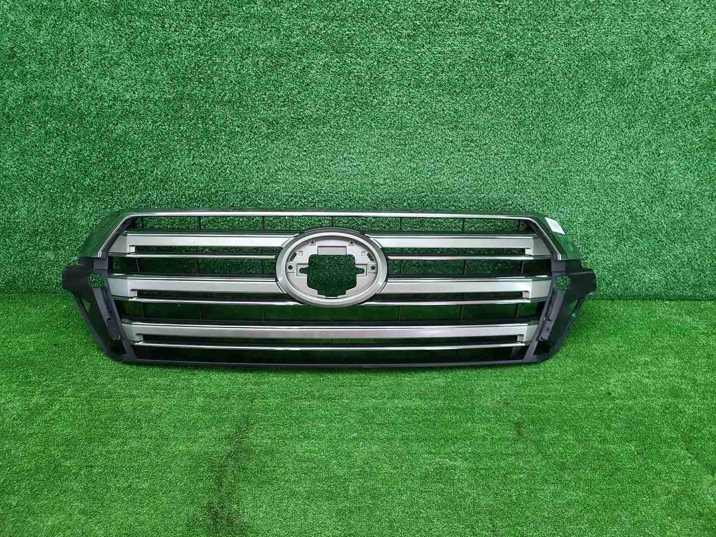 Решетка радиатора Toyota Land Cruiser 200 (15-21)