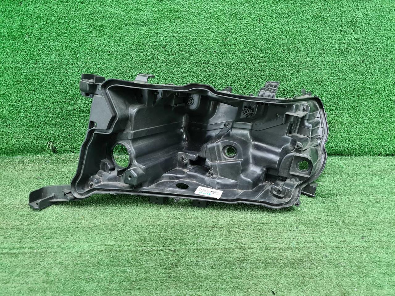 Корпус фары левый Toyota Land Cruiser 200 (15-21)