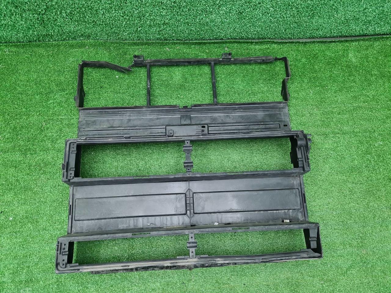 Дефлектор радиатора Range Rover Vogue 5 L460 21-нв