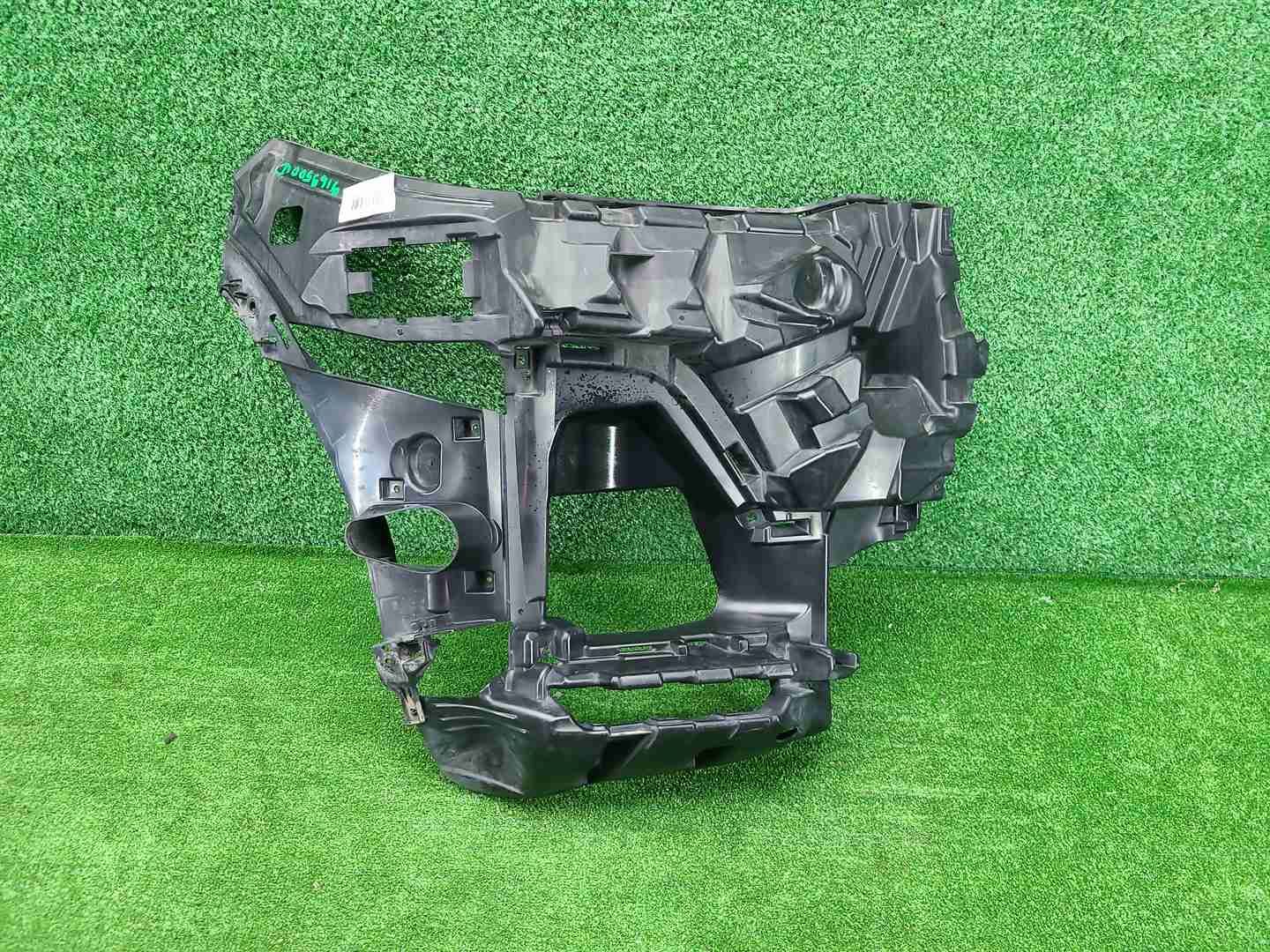 Кронштейн переднего бампера BMW X7 G07 (19-22)