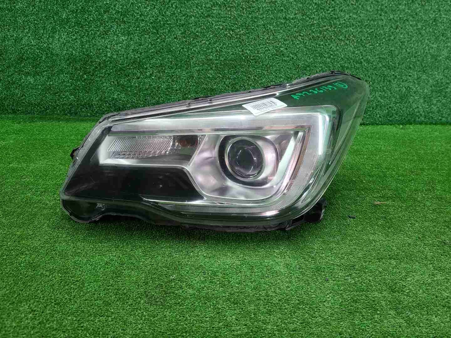 Фара левая Subaru Forester SJ (2016-2019) LED