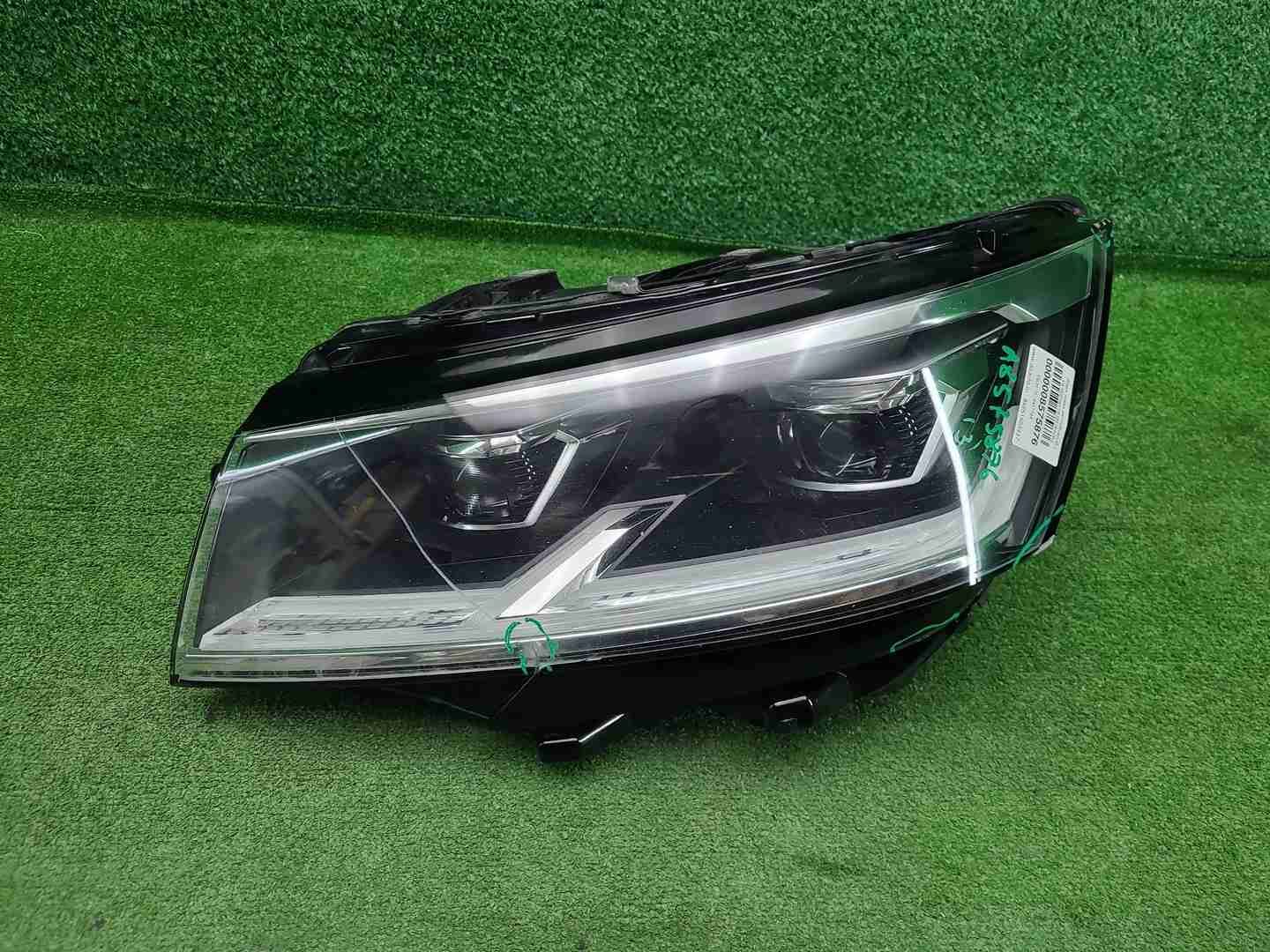 Фара левая VW Multivan T6 (2019-н.в.) LED