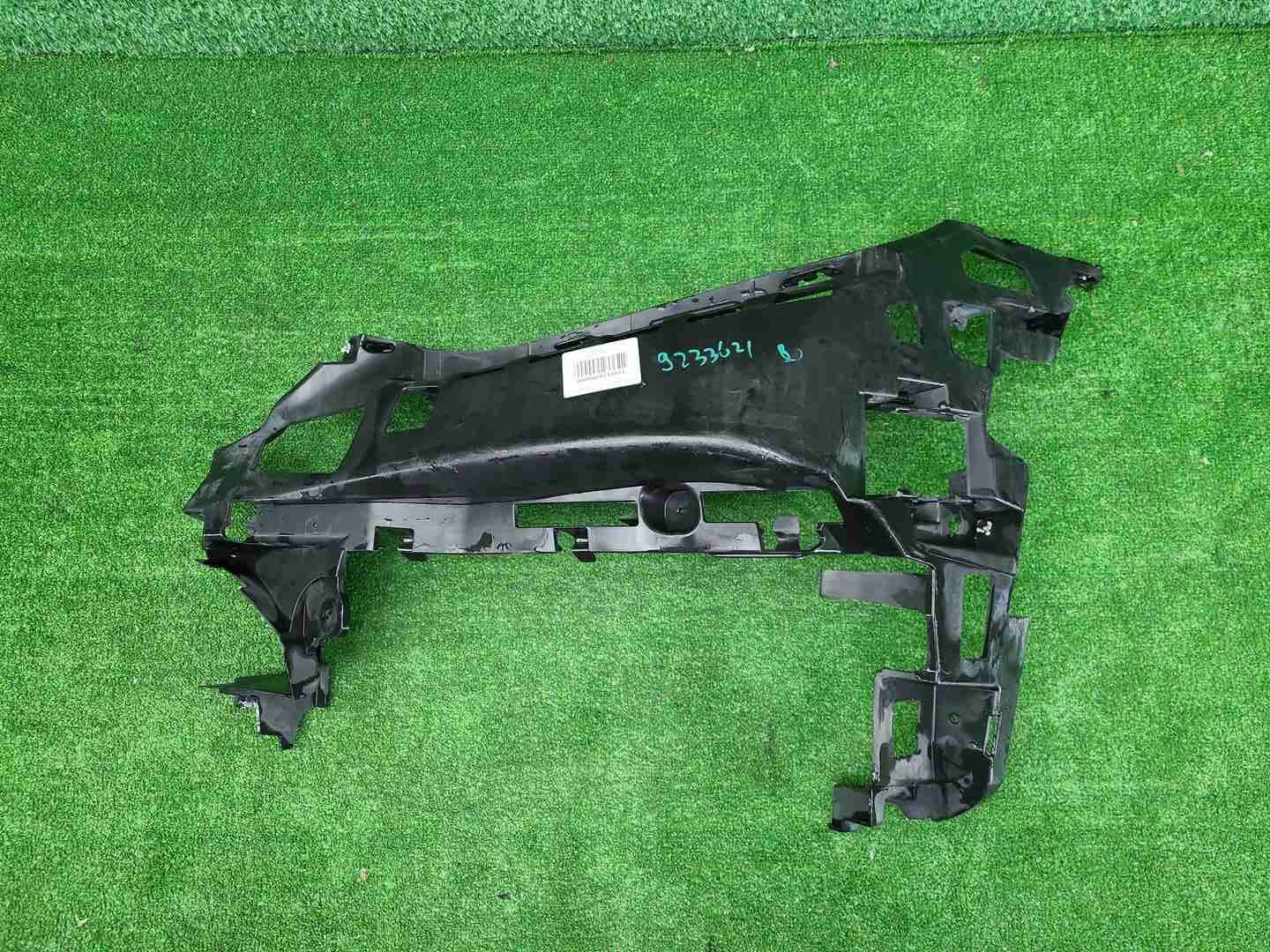 Кронштейн бампера левый Mercedes E W213 16-21 AMG