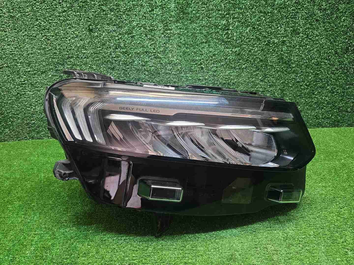 Фара правая Geely Tugella (2019-2024) LED