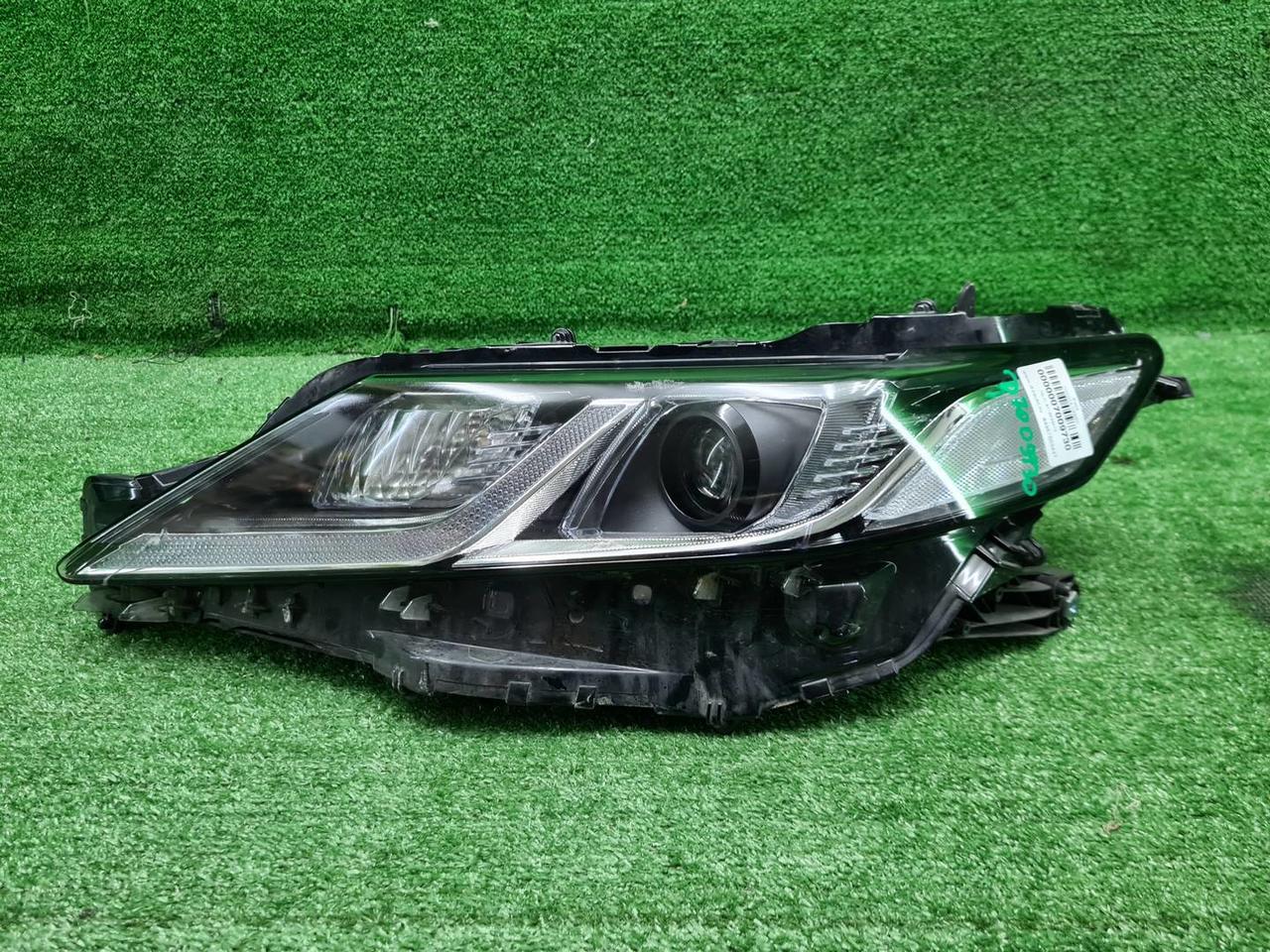 Битая Фара левая Toyota Camry xv70 (2017-н.в.) LED