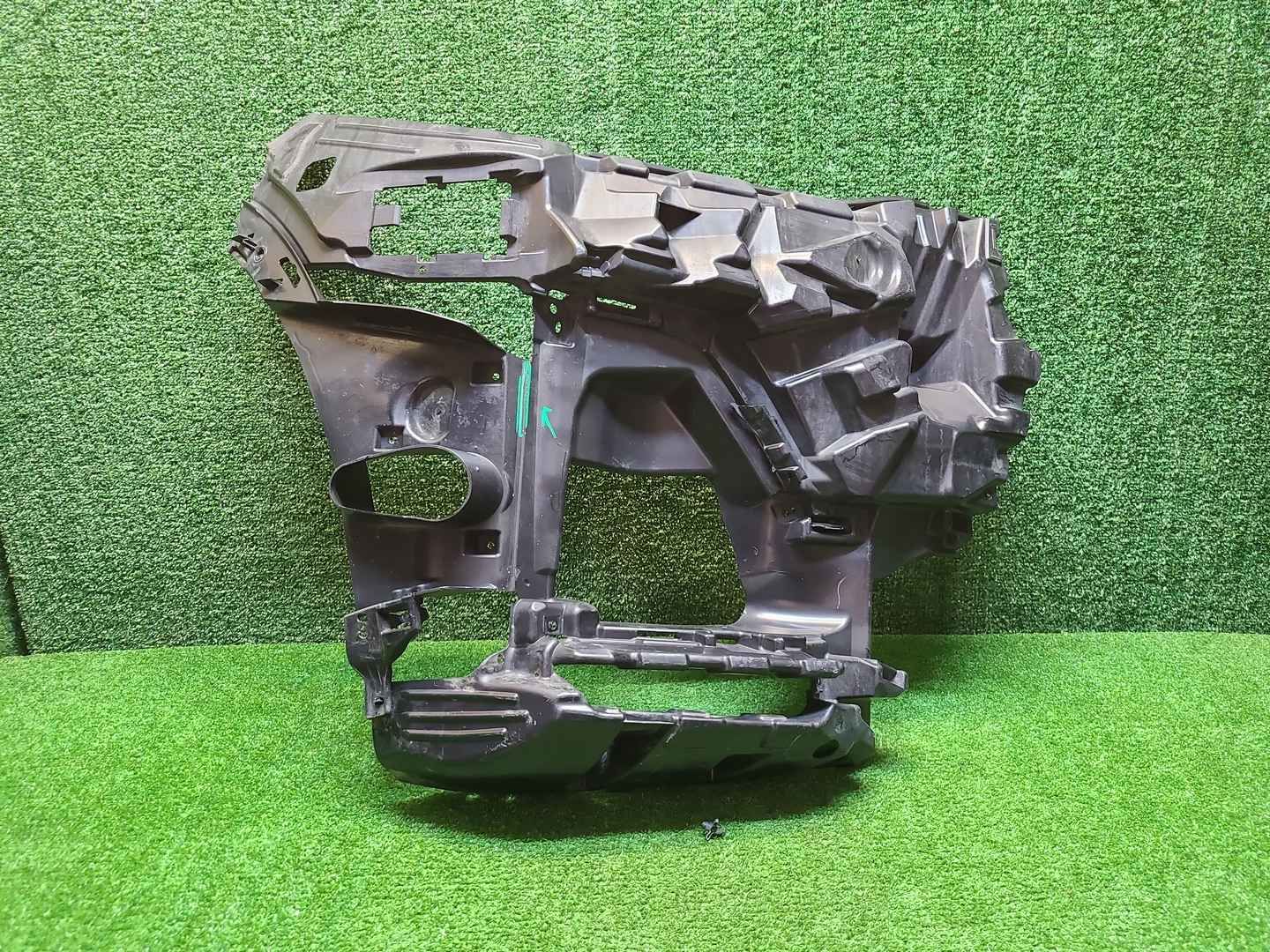 Кронштейн бампера правый BMW X7 G07 (19-22)