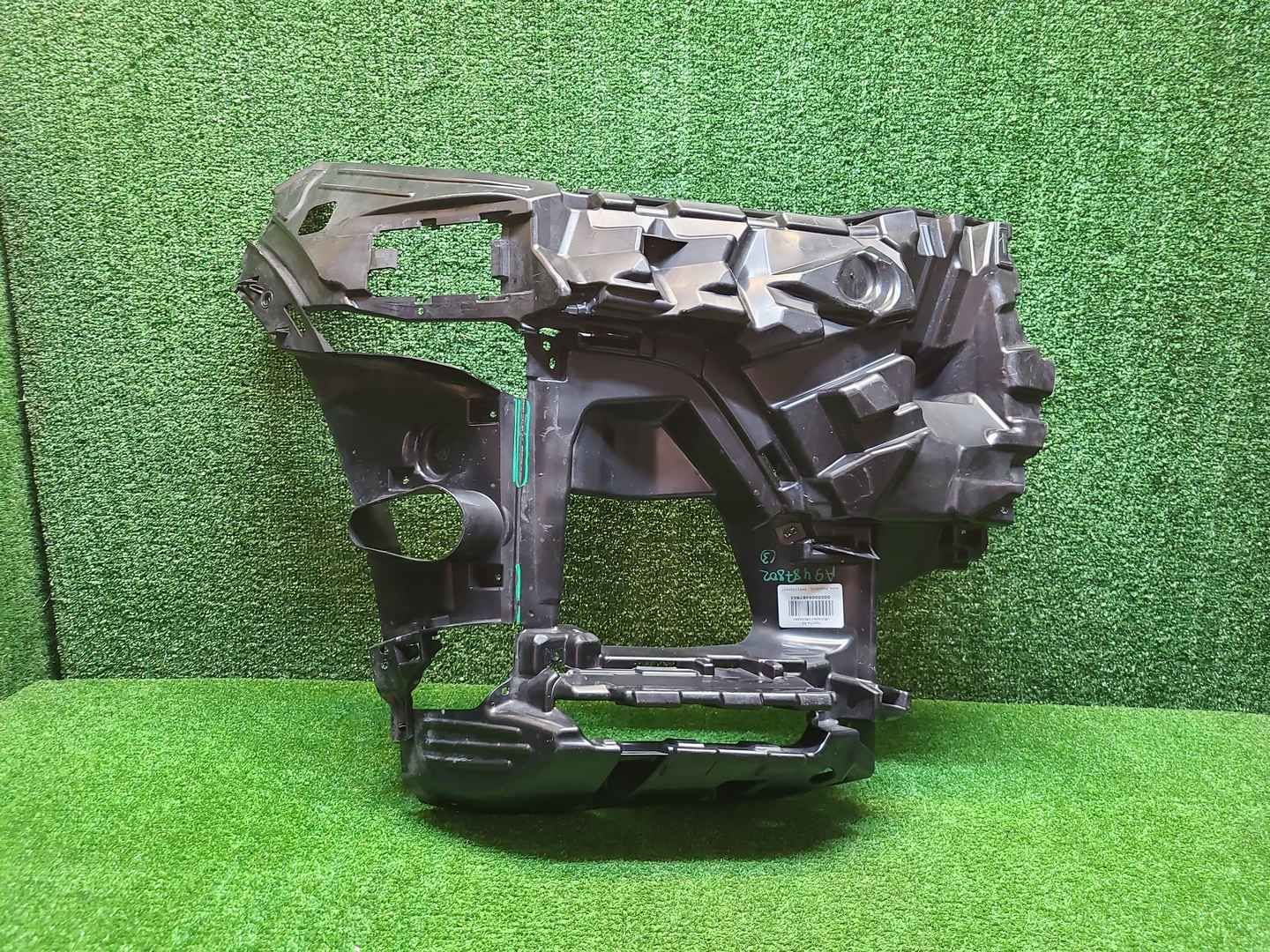 Кронштейн бампера правый BMW X7 G07 (19-22)