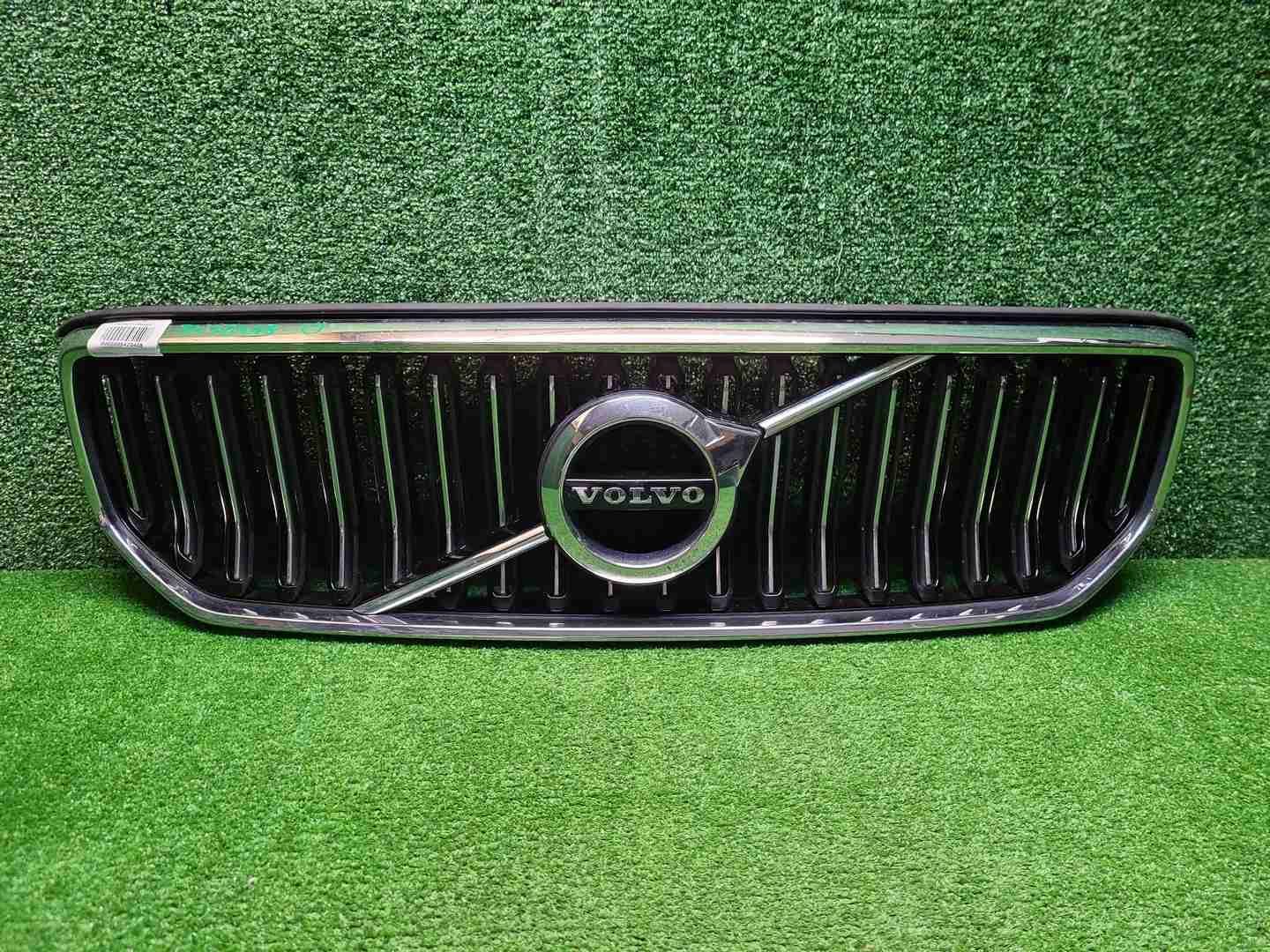Решетка радиатора Volvo XC40 (2017-2022)